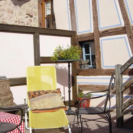 Semesterbostad La Maison Bleue *