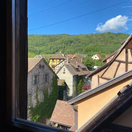 Semesterbostad La Maison Bleue *